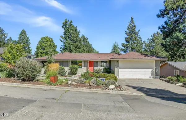 2025 Green Meadows Way, Ashland, OR 97520