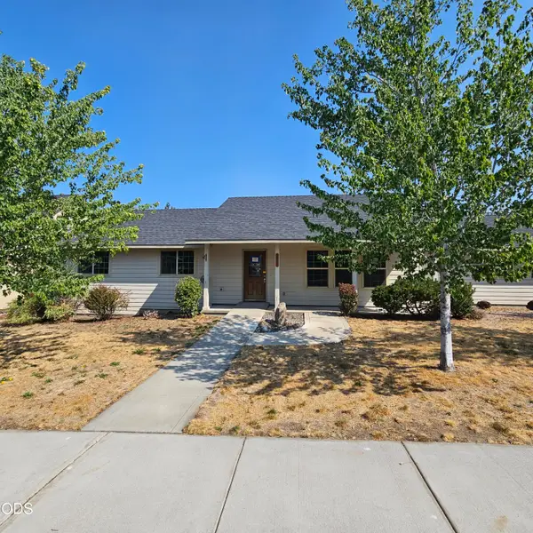 825 NW Poplar Place, Redmond, OR 97756
