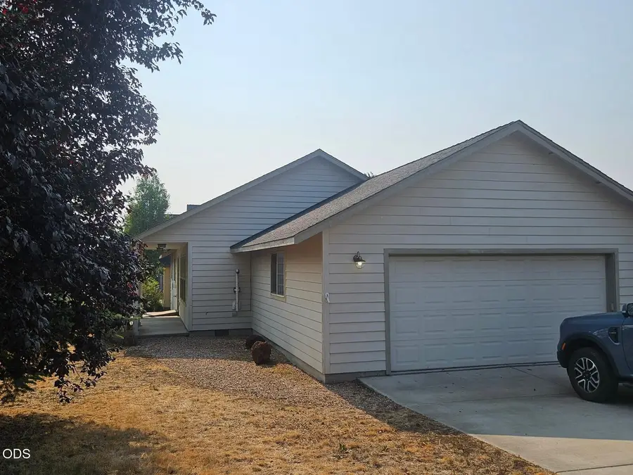 825 NW Poplar Place, Redmond, OR 97756 - #2