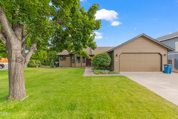 2942 SW Quartz Avenue, Redmond, OR 97756