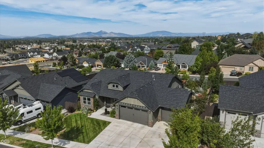 2440 SW 43rd Place, Redmond, OR 97756 - #2