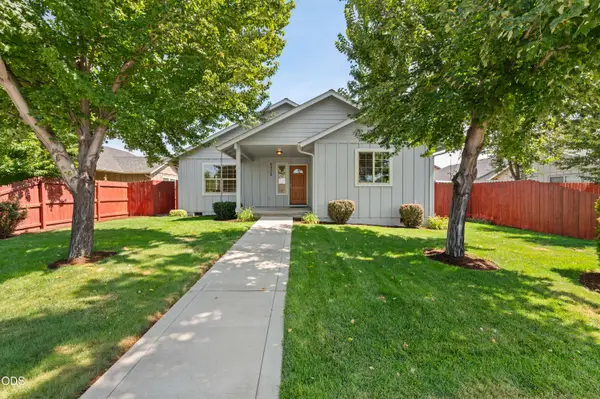 2330 NW 10th Street, Redmond, OR 97756