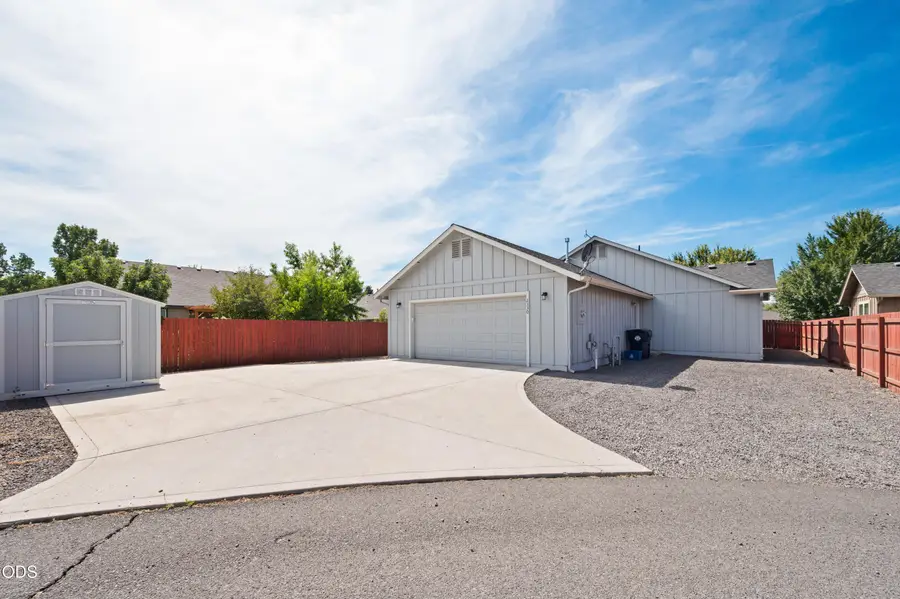 2330 NW 10th Street, Redmond, OR 97756 - #2