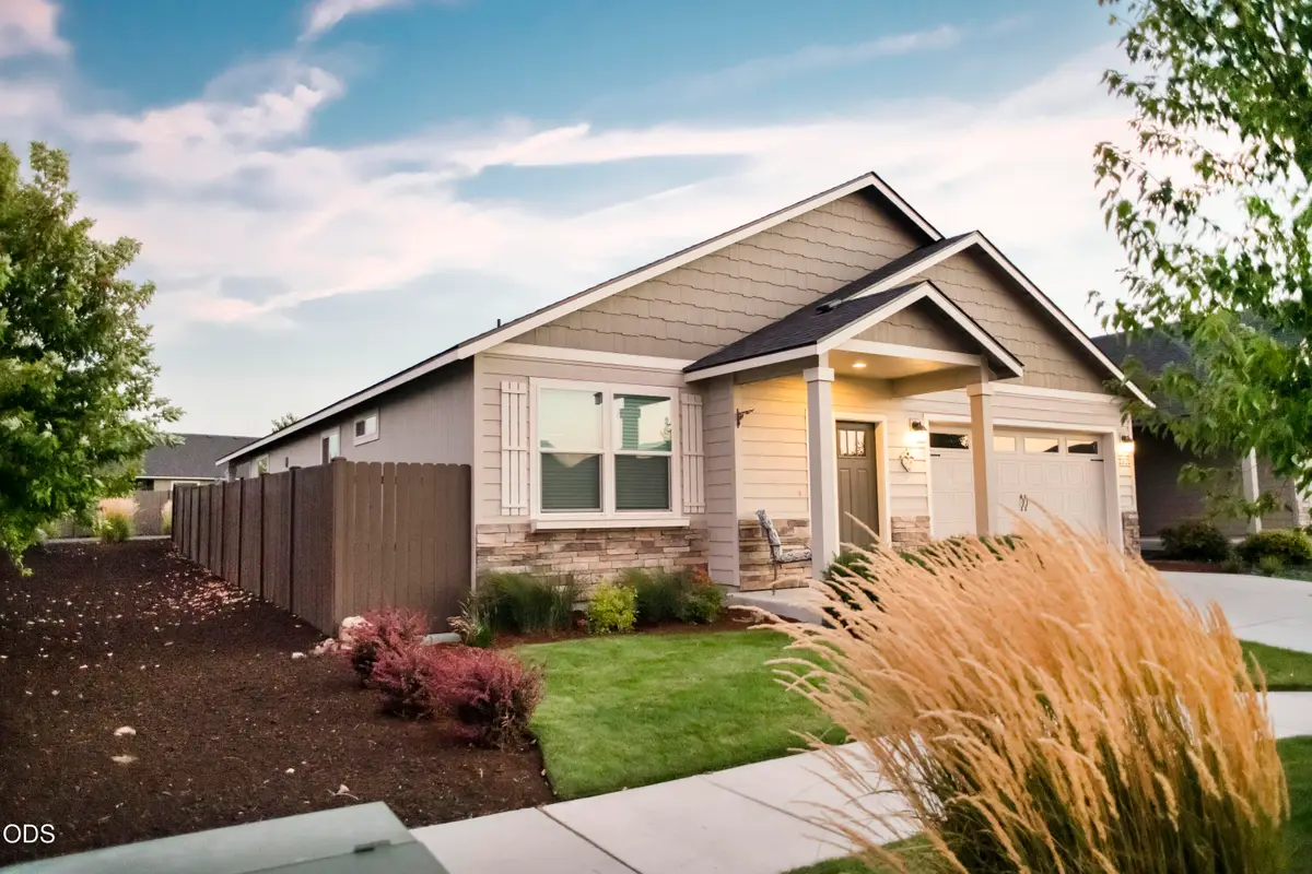 2322 NW Kingwood Avenue, Redmond, OR 97756 - #1