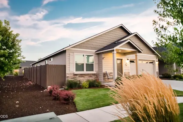 2322 NW Kingwood Avenue, Redmond, OR 97756