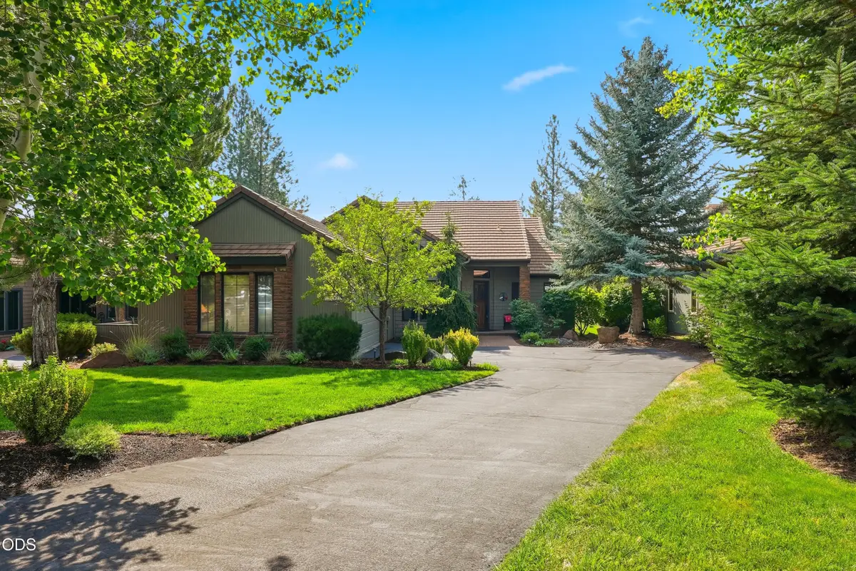 61927 Fall Creek Loop, Bend, OR 97702 - #1