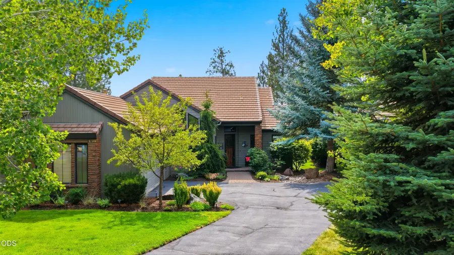 61927 Fall Creek Loop, Bend, OR 97702 - #2