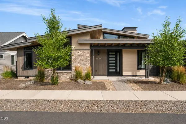 1036 N Forest Edge Drive, Sisters, OR 97759