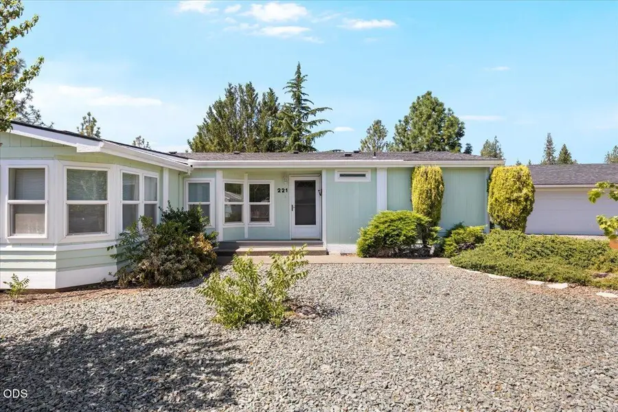 221 Deer Park Lane, Shady Cove, OR 97539 - #3