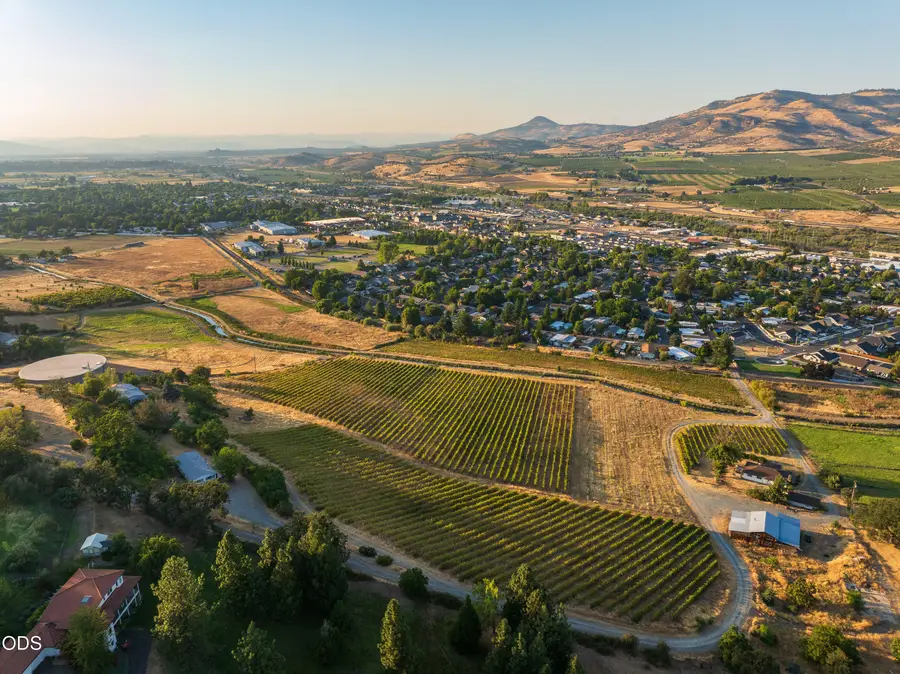 202 Pleasant View Road, Talent, OR 97540 - #2