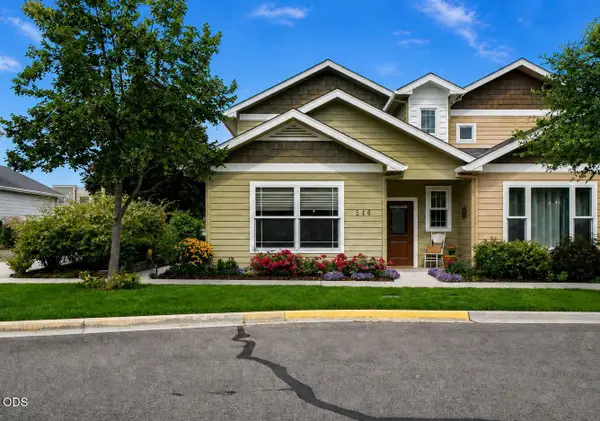 546 Blue Moon Drive, Central Point, OR 97502