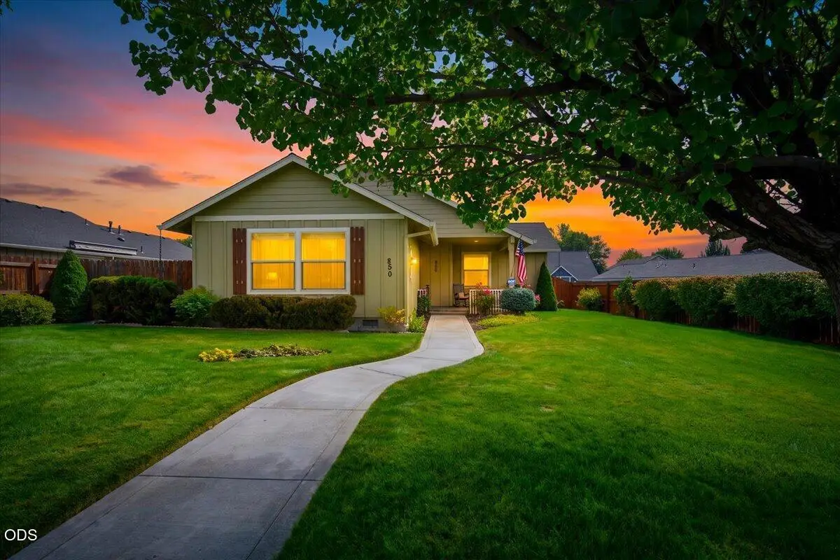 850 NW Quince Avenue, Redmond, OR 97756 - #1