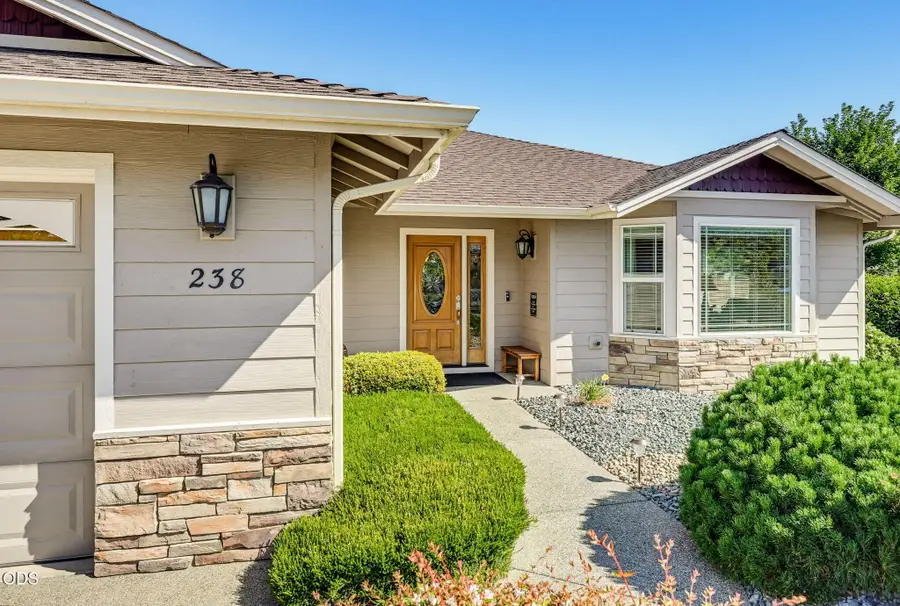 238 SW Jamee Kay Lane, Grants Pass, OR 97527 - #3