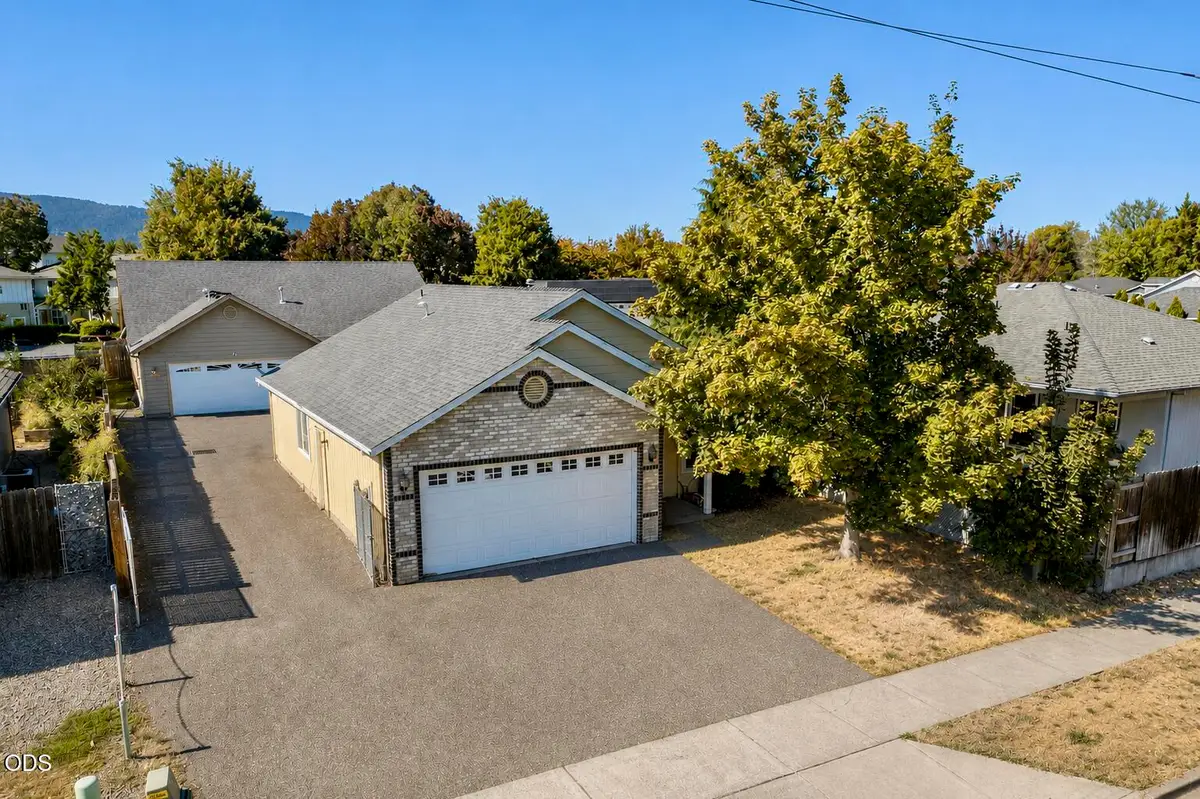 2825 Duell Avenue, Medford, OR 97501 - #1