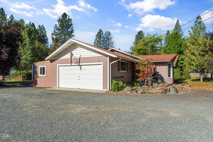 805 Minthorne Road, Rogue River, OR 97537 - #3