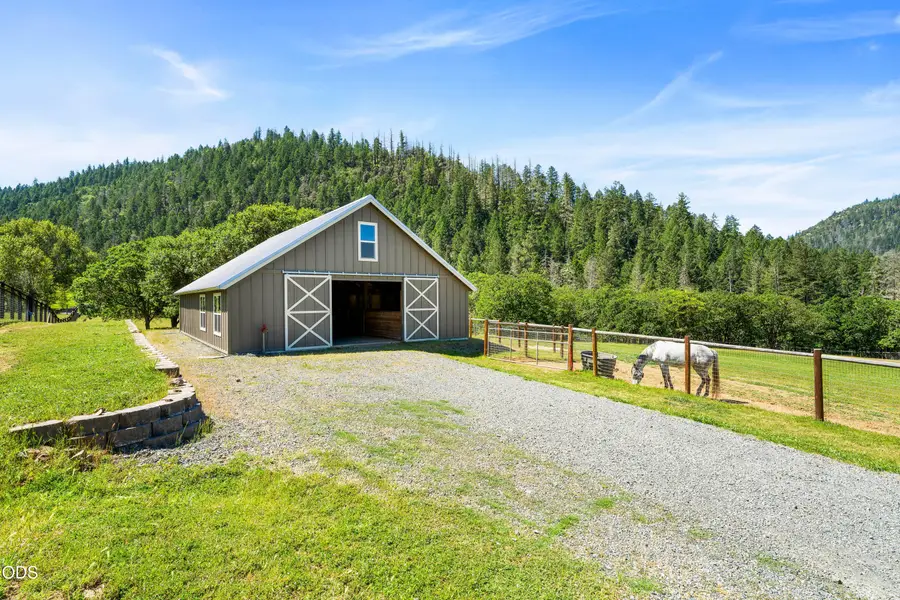 931 Hogan Road, Jacksonville, OR 97530 - #2