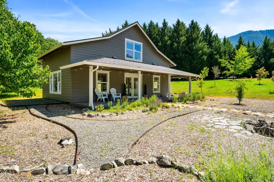 931 Hogan Road, Jacksonville, OR 97530 - #3