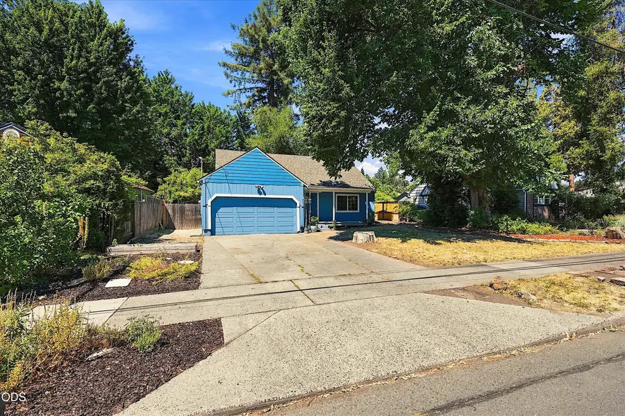 438 NE Flint Street, Grants Pass, OR 97526 - #3