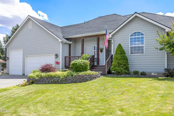 3840 SW Summit Avenue, Redmond, OR 97756
