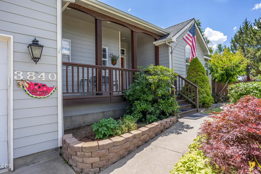 3840 SW Summit Avenue, Redmond, OR 97756 - #3