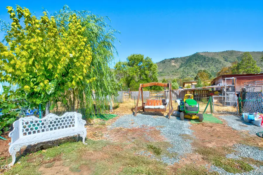 204 E Rosewood Street, Grants Pass, OR 97527 - #3