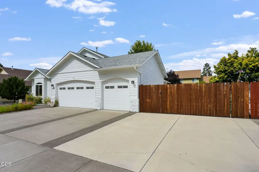 2234 SE Pilatus Lane, Bend, OR 97702 - #2