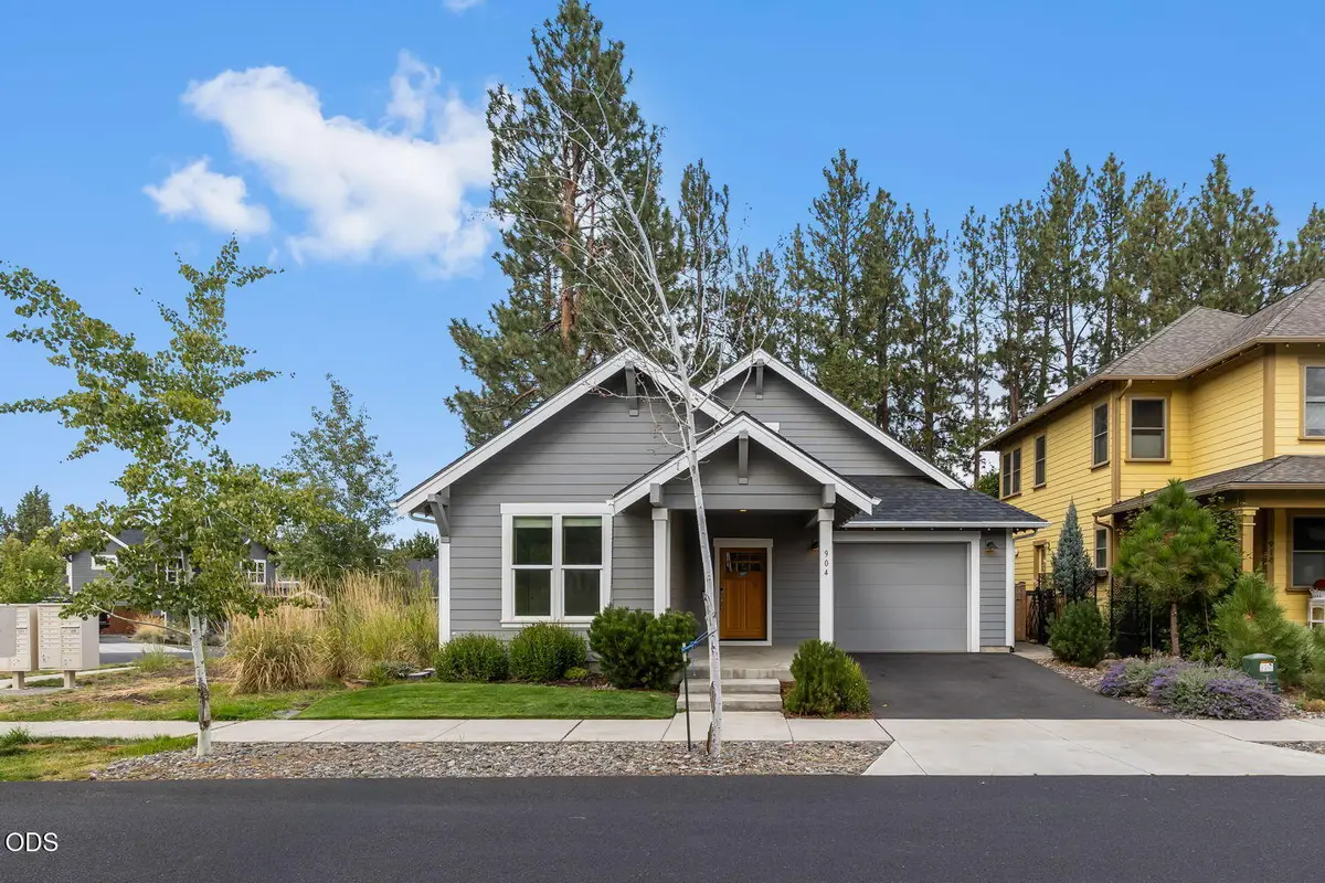 904 E Horse Back Trail, Sisters, OR 97759 - #1