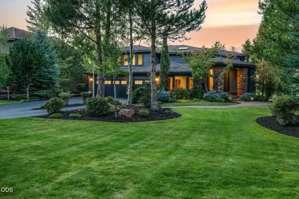 19275 Green Lakes Loop, Bend, OR 97702
