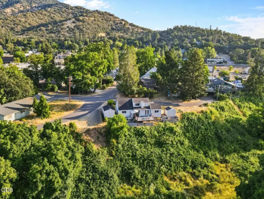 284 N 1st Avenue, Gold Hill, OR 97525 - #2