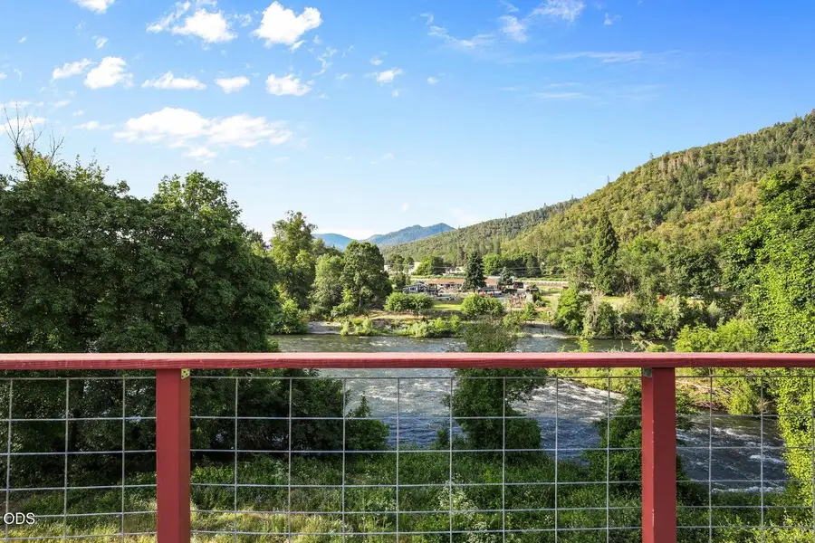 284 N 1st Avenue, Gold Hill, OR 97525 - #3