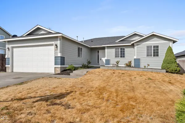 2623 NE 6th Drive, Redmond, OR 97756