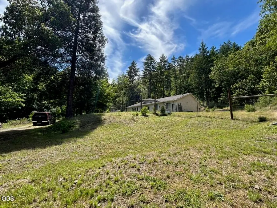 5334 Griffin Creek Road, Medford, OR 97501 - #2