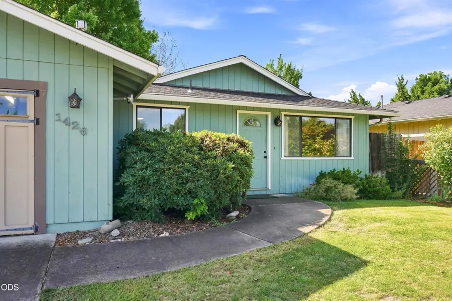 1426 Saint Andrew Way, Medford, OR 97504 - #3