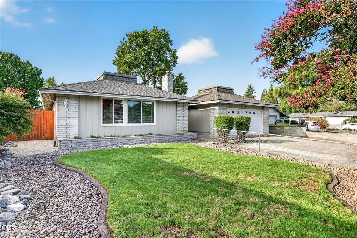 616 Hemlock Avenue, Central Point, OR 97502 - #1