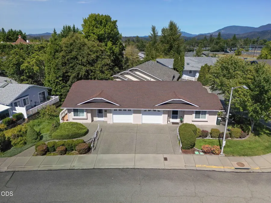 3036 University Road #3036-3038, Grants Pass, OR 97527 - #2