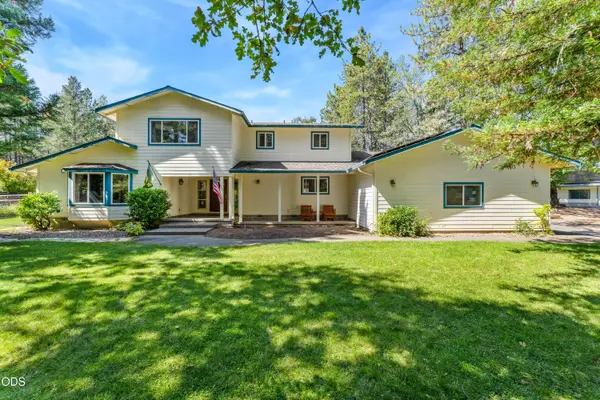 676 Becklin Drive, Merlin, OR 97532