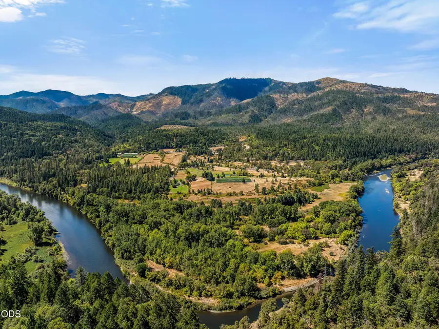 615 W Hawksdale Drive #TL303, Grants Pass, OR 97526 - #2