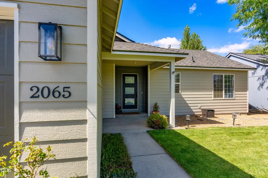 2065 SW 35th Street, Redmond, OR 97756 - #3
