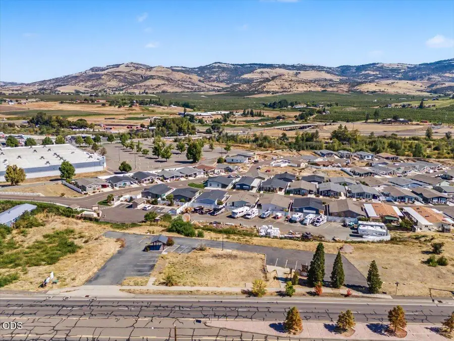 331 S Pacific Highway, Talent, OR 97540 - #2