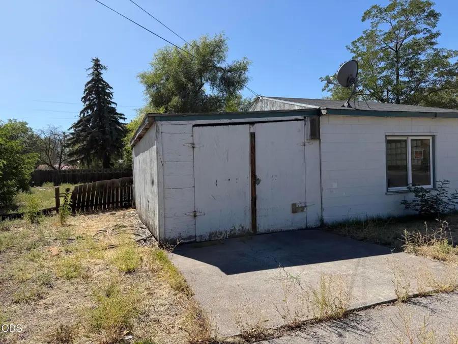 240 NW Birch Avenue, Redmond, OR 97756 - #3