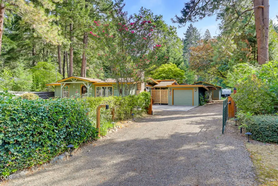 383 Whispering Pines Lane, Grants Pass, OR 97527 - #3