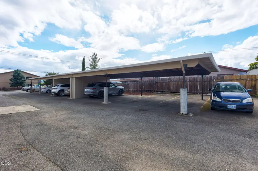 1704 NE Fairview Avenue, Grants Pass, OR 97526 - #2
