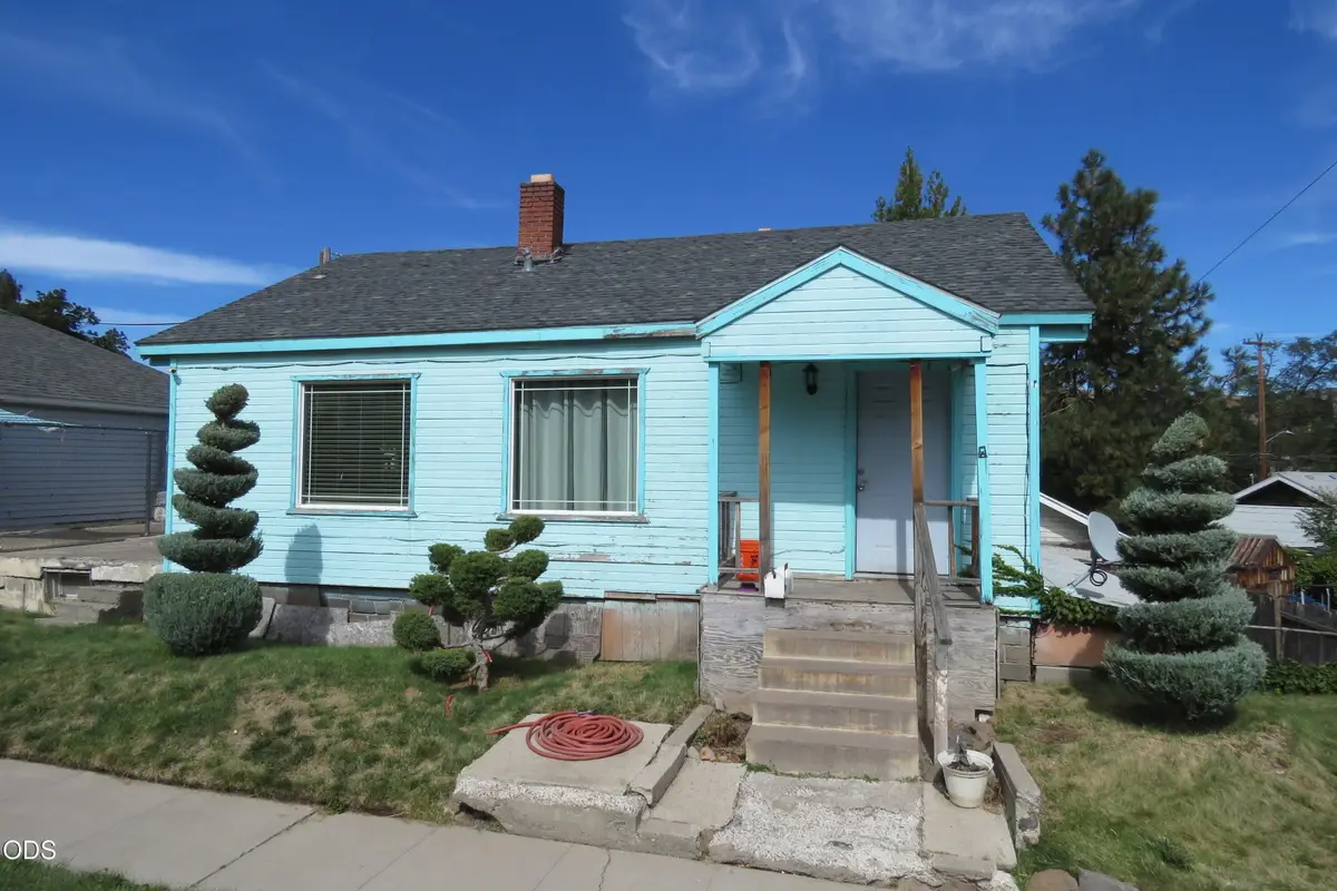 905 N 9th Street, Klamath Falls, OR 97601 - #1