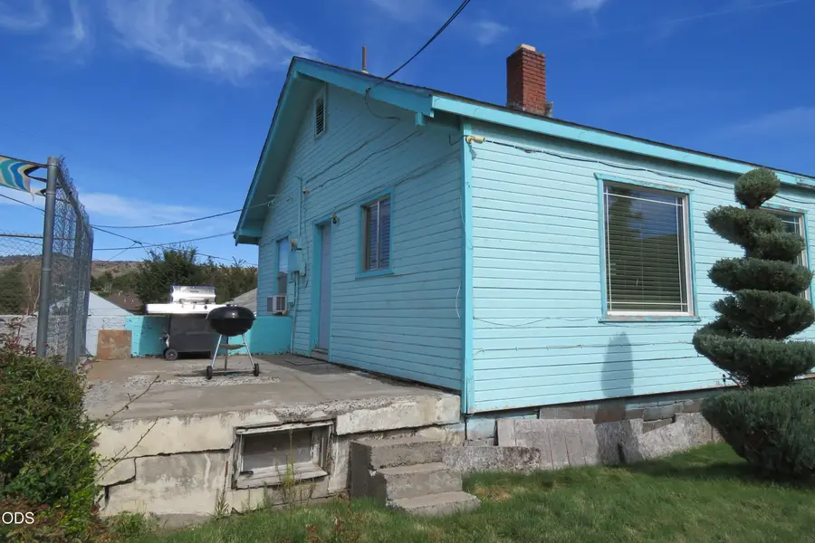 905 N 9th Street, Klamath Falls, OR 97601 - #3