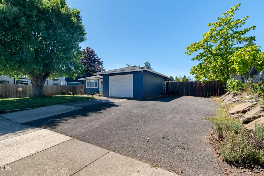 7701 Bellaire Way, White City, OR 97503 - #3