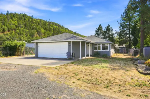 125 Penny Lane, Shady Cove, OR 97539