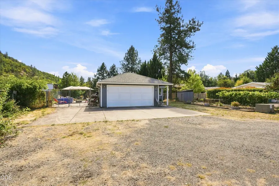 125 Penny Lane, Shady Cove, OR 97539 - #2