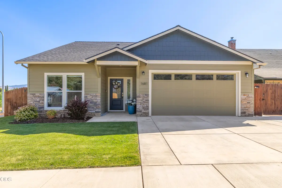 1681 Thomas Road, Medford, OR 97501 - #1