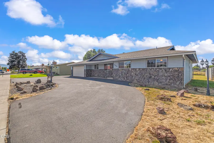 5240 Sturdivant Avenue, Klamath Falls, OR 97603 - #3