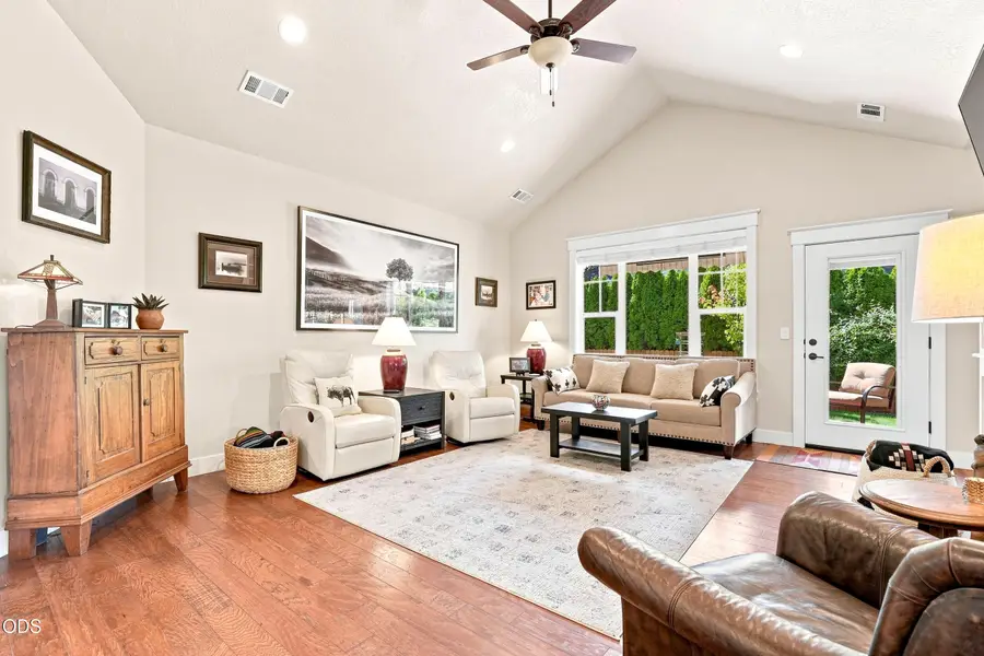 541 Bridge Creek Drive, Central Point, OR 97502 - #3